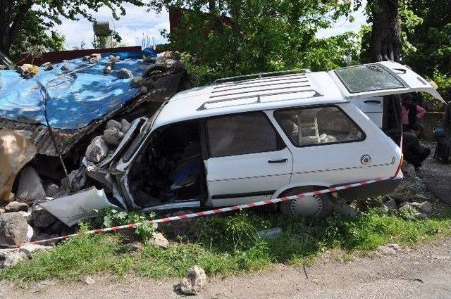 Yaşlı Adam Otomobiliyle Evin Duvarını Yıktı 1