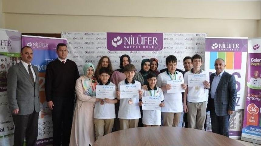 Safvet Koleji İki Kategoride D&uuml;nya &Uuml;&ccedil;&uuml;nc&uuml;s&uuml; Oldu