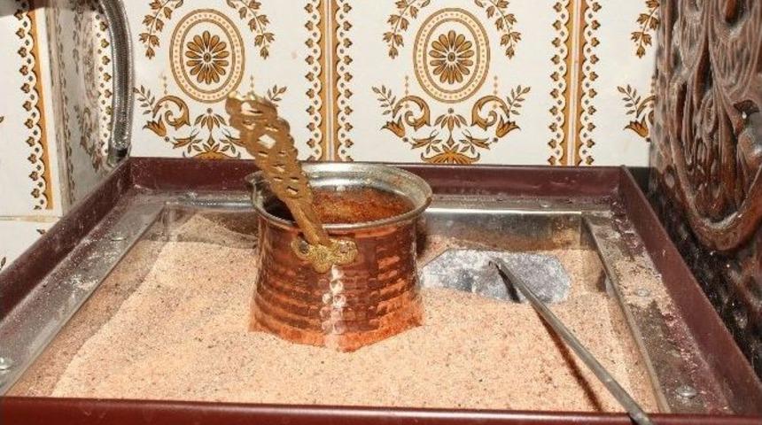 Çal’da Kumda Kahve Keyi