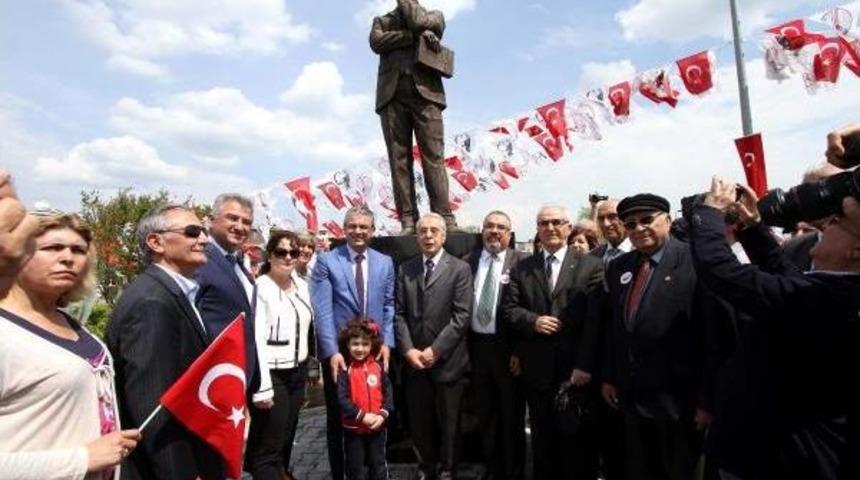 Karşıyaka'ya Hasan Ali Y&uuml;cel Heykeli