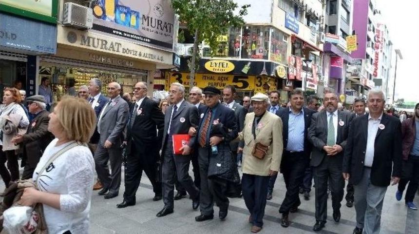 K&ouml;y Enstit&uuml;lerine Duygusal Kutlama