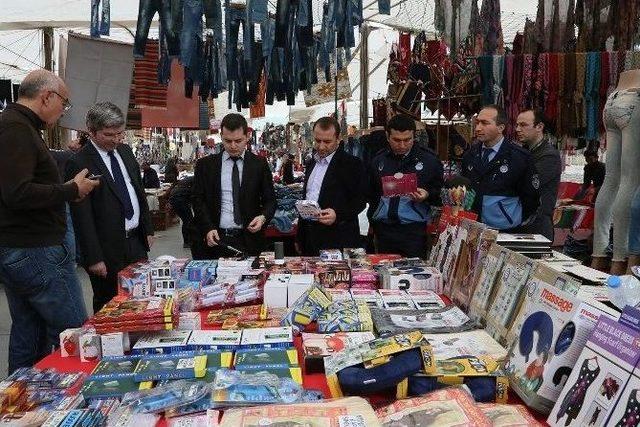 Zabıtadan Salı Pazarı’nda Fiyat Etiketi Denetimi