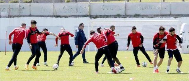 Trabzonspor'da Galatasaray Maçının Hazırlıkları Sürüyor