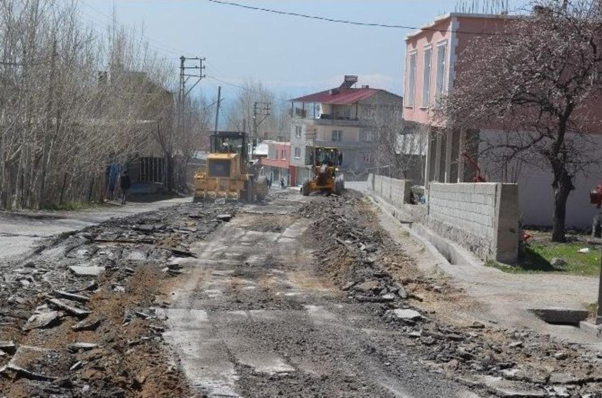 Adilcevaz&rsquo;da Yol Yapım &Ccedil;alışması