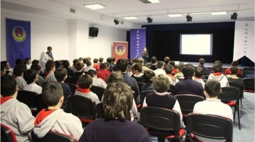 Acıbadem&rsquo;den Ergenlik S&ouml;yleşisi