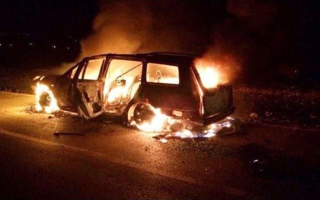 Kontağı &Ccedil;alıştırılan Otomobil Alev Topuna D&ouml;nd&uuml; 1