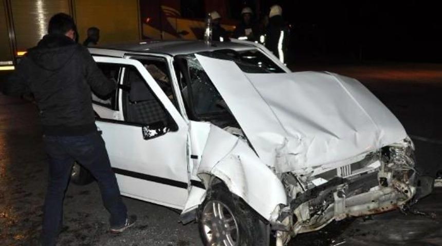 Isparta'da Otomobil Tır'a &Ccedil;arptı: 1 &Ouml;l&uuml;, 1 Yaralı