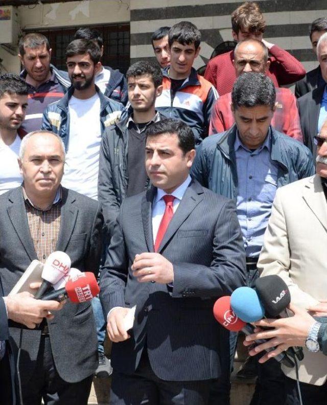 Demirtaş: Başbakan, 'bana Oy Verin, Ülkeye Başkası Yönetecek' Diyor