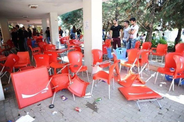 Karşıt Görüşlü Öğrenciler Kavga Etti, 4 Öğrenci, 1 Gazeteci Yaralandı G4