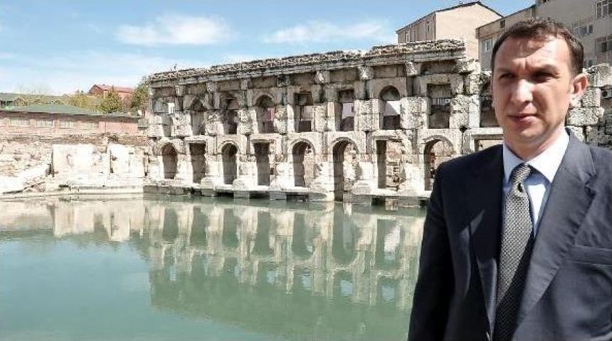 Tarihi Roma Hamamı Tarihe Işık Tutuyor