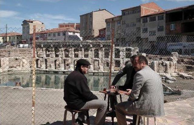 Tarihi Roma Hamamı Tarihe Işık Tutuyor 3