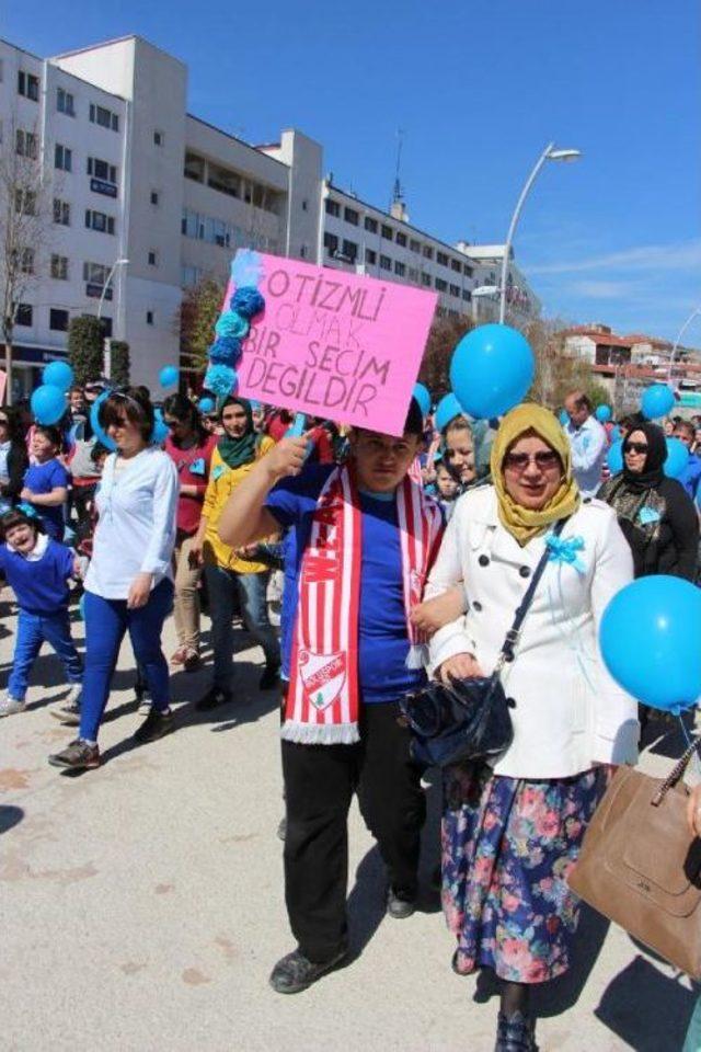 Otistik Çocuklar Gökyüzüne Balon Bıraktı