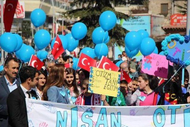 Otistik Çocuklar Gökyüzüne Balon Bıraktı