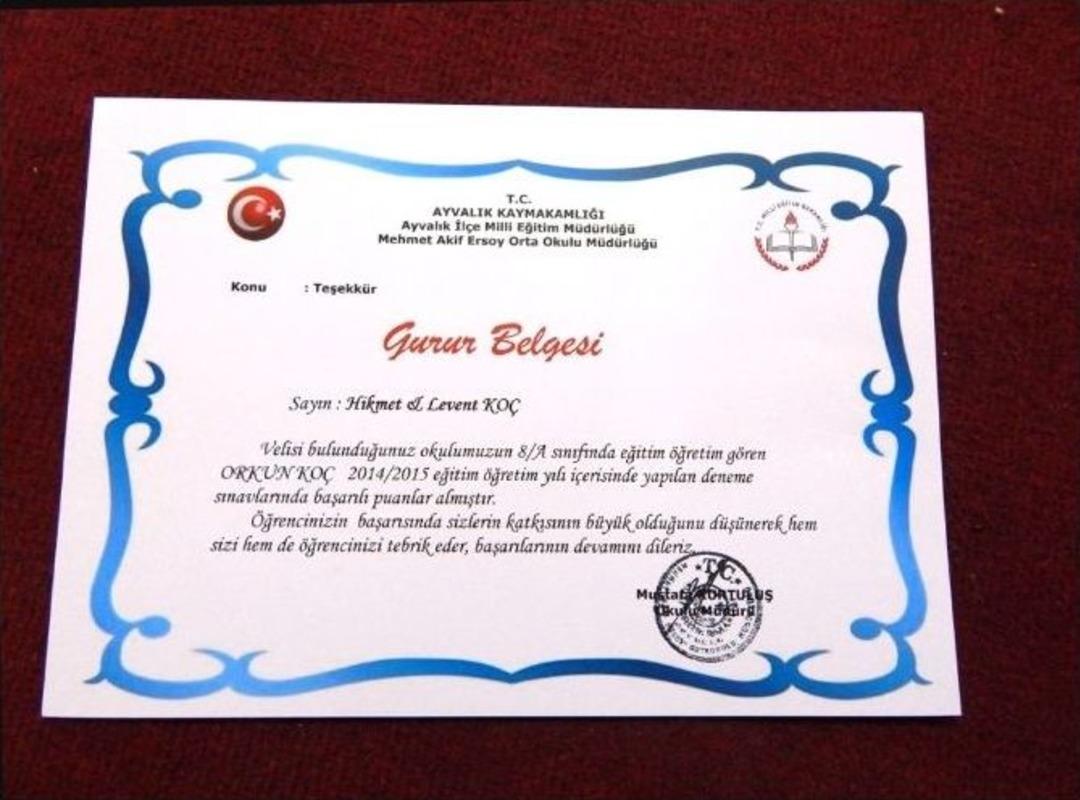 Ayvalık&rsquo;ta &Ouml;ğrenciler Velilerine Belge Verdi