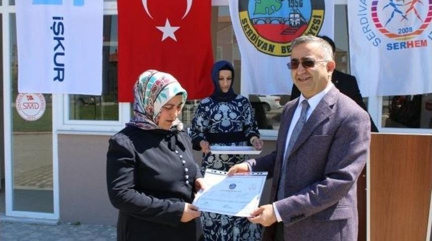 Kursu Bitiren Kursiyerler Sertifikalarını Aldı