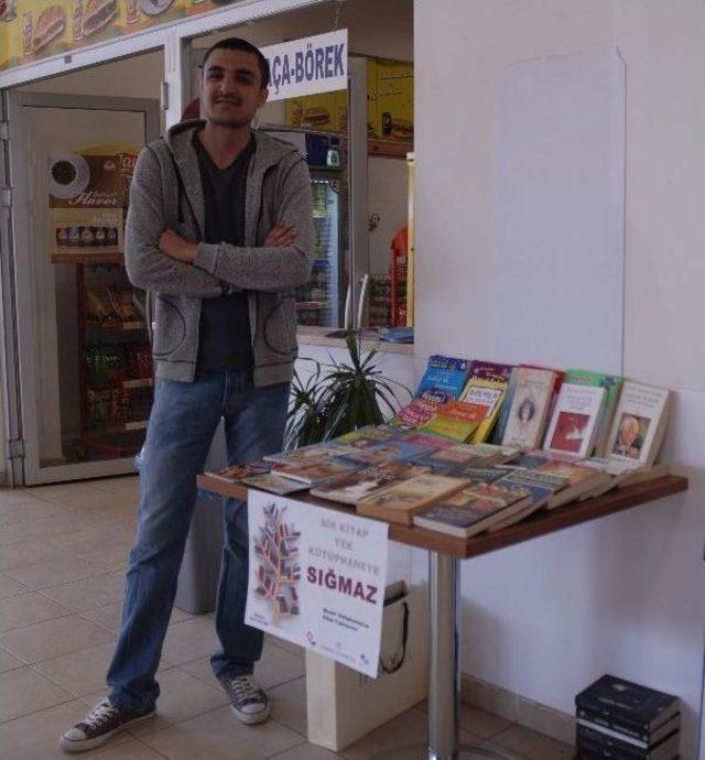 Memleketi İçin Kitap Toplama Kampanyası Başlattı