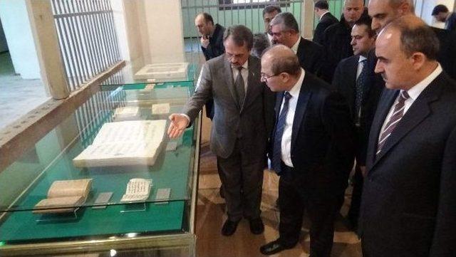 İ&ccedil;işleri Bakanı &Ouml;zt&uuml;rk, Mevlana T&uuml;rbesi&rsquo;ni Ziyaret Etti 1