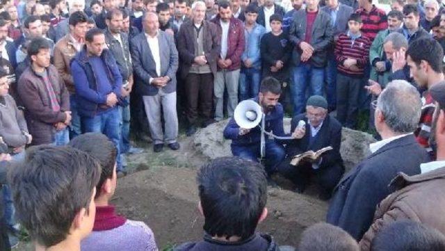 Diyadin deki Çatışmada Ölen Pkk lı, Iğdır da Toprağa Verilirken Olaylar Çıktı 1