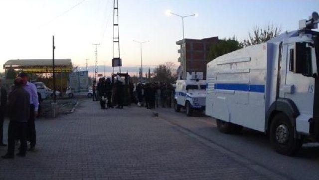 Diyadin deki Çatışmada Ölen Pkk lı, Iğdır da Toprağa Verilirken Olaylar Çıktı 3