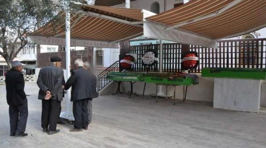 Kırmızı Işıkta Durmayan Kamyon Otomobili Ezdi: 3 &Ouml;l&uuml; (2)