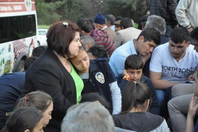 Kırmızı Işıkta Durmayan Kamyon Otomobili Ezdi: 3 Ölü (2)