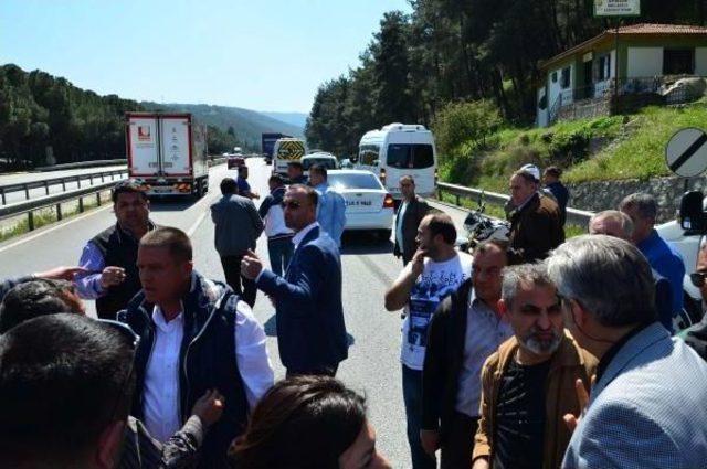 Servis Şoförlerinden 3 Şeritli Yolda Eylem