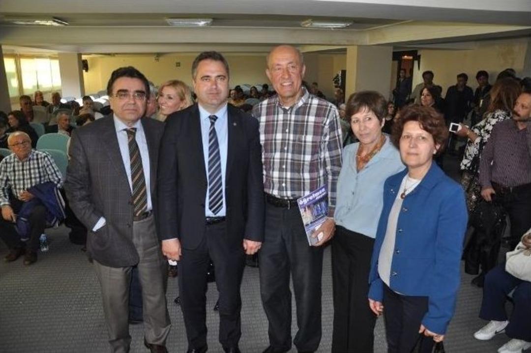 Prof. Dr. Pek&uuml;nl&uuml;&rsquo;ye &ldquo;yılın Direnen Bilim İnsanı&rdquo; &Ouml;d&uuml;l&uuml;