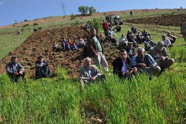 Traktörün Altında Kalan Çiftçi Hayatını Kaybetti