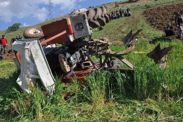 Traktörün Altında Kalan Çiftçi Hayatını Kaybetti