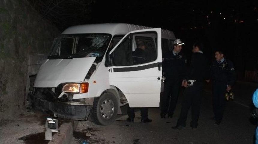 Kaza Yapan Ara&ccedil;ta Bulunan Boş Kovan Emniyeti Harekete Ge&ccedil;irdi