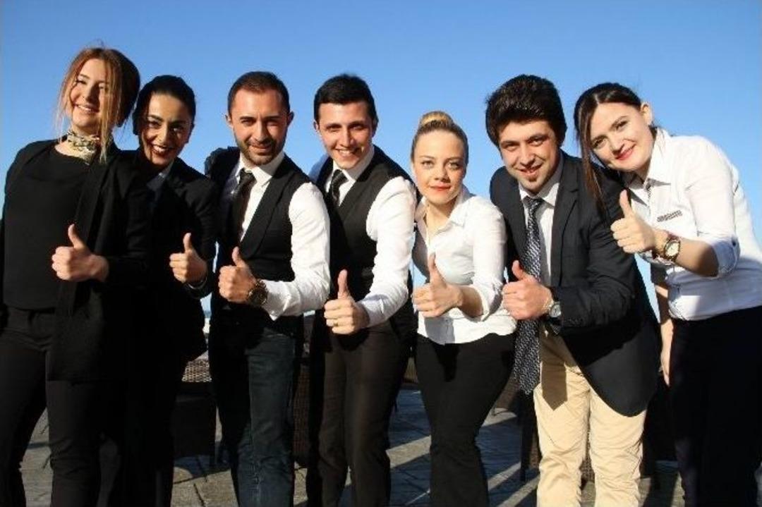 Om&uuml; İlk Kabin Memurlarını Mezun Etti