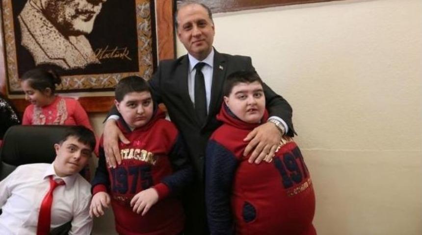 Engelli &Ouml;ğrencilerden Vali &Ccedil;omaktekin&rsquo;e Ziyaret