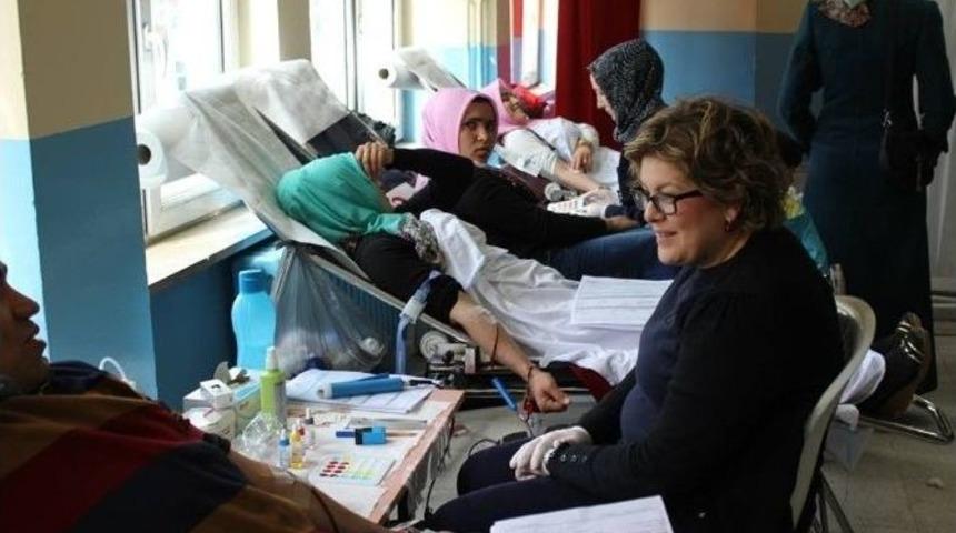 Kadışehri&rsquo;nden Kızılaya 340 &Uuml;nite Kan