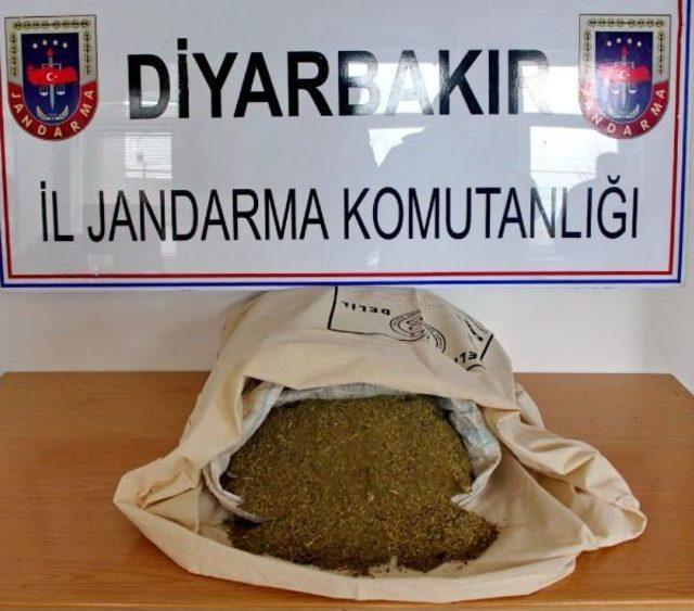 Diyarbakır'da 15 Kilo Esrara 2 Gözaltı