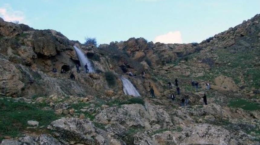 Bereketin M&uuml;jdecisi Gap Şelalesi, 8 Yıl Sonra Akmaya Başladı