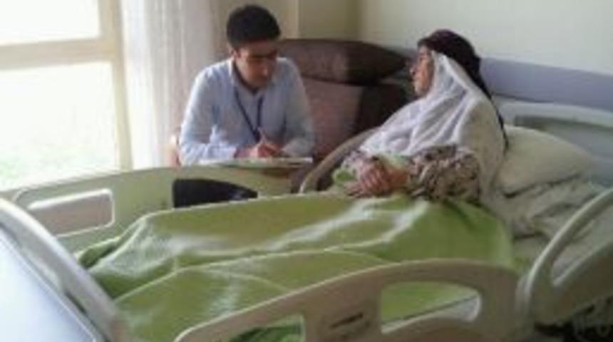 Devlet Hastanelerinde &lsquo;hasta Hostesleri&rsquo; D&ouml;nemi