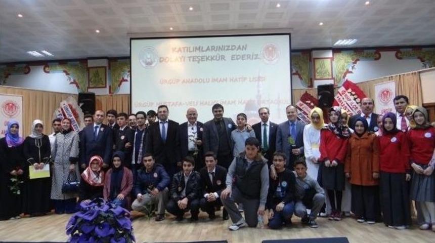 İmam Hatipli &Ouml;ğrenciler Kutlu Doğum Programı D&uuml;zenledi