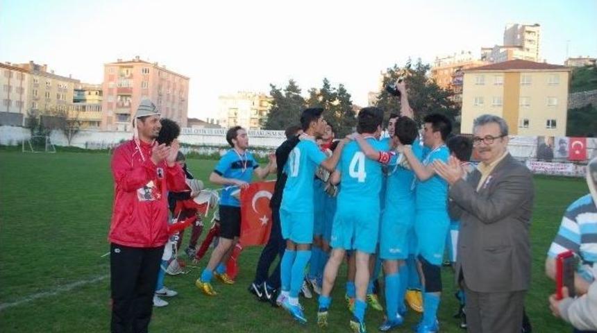 Şehit Ş&uuml;kr&uuml; &Ccedil;avuş Kupası M&uuml;tarekespor&rsquo;un