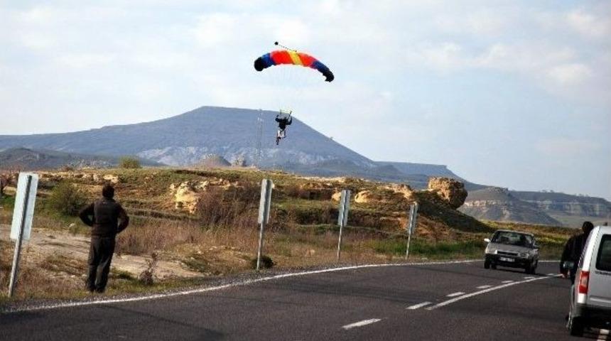 Danimarkalı Paraş&uuml;t&ccedil;&uuml; Kapadokya&rsquo;dan Balondan Atlayış Yaptı