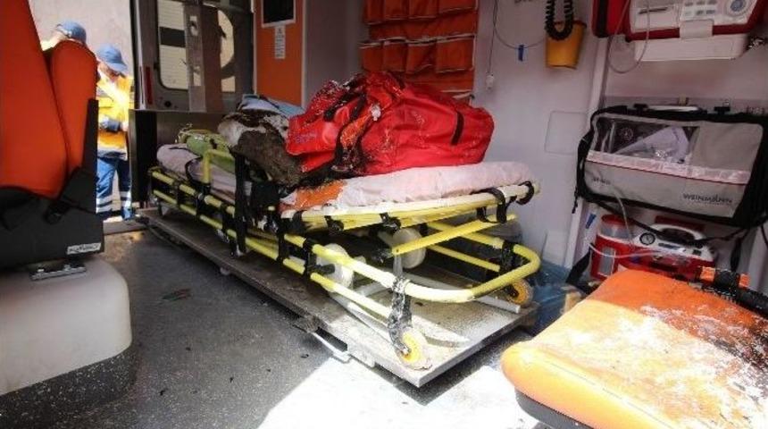 Hasta Almaya Giden Ambulansa Molotof İsabet Etti