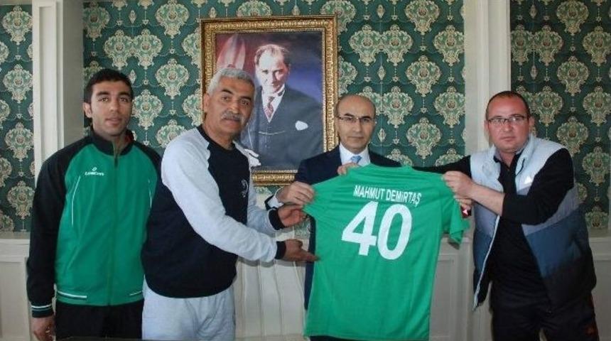 Vali Demirtaş&rsquo;ı Hemşerileri Ziyaret Etti