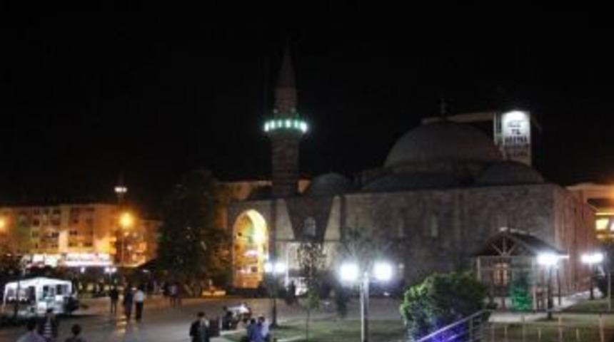 &Uuml;&ccedil; Aylar Başlıyor