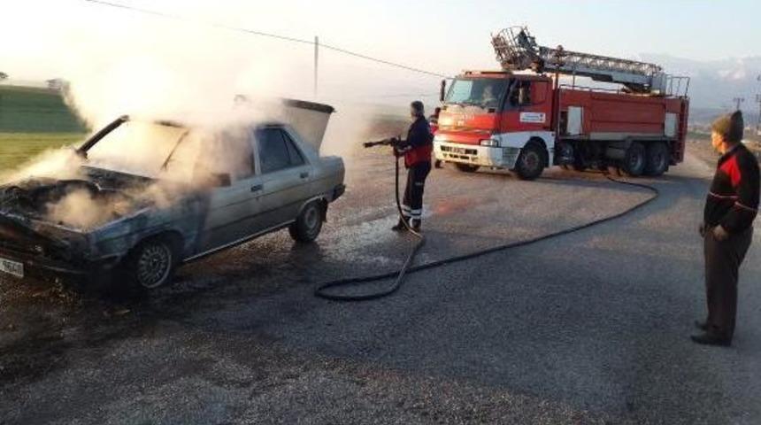 Seyir Halindeki Otomobil Yandı