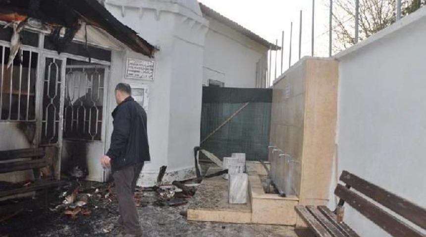 G&uuml;m&uuml;lcine'de Mahmud Ağa Camisi Kundaklandı