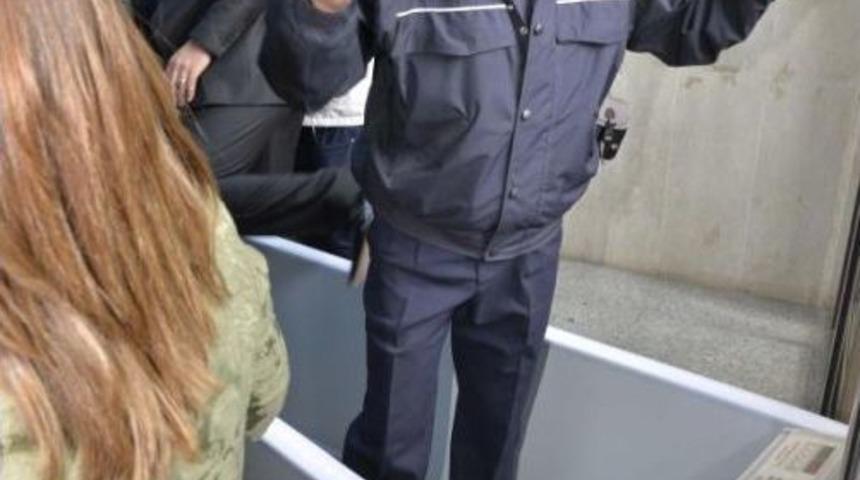 Adana Adliyesi'nde Arama Gerginliği