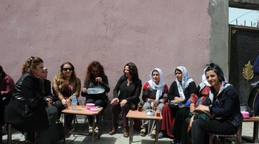 Hdp'nin Hakkari Adayları Se&ccedil;im &Ccedil;alışmalarını Başlattı