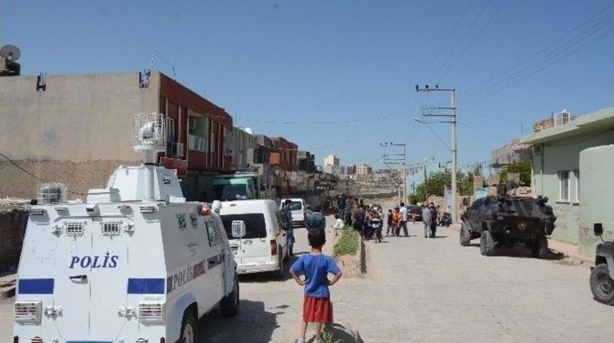 Nusaybin&rsquo;de Y&ouml;resel Elbise Dikilen At&ouml;lyeye Baskın