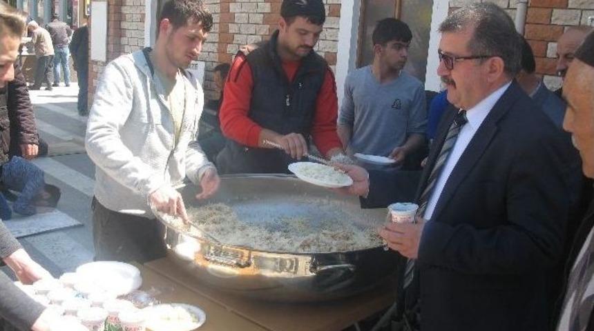 Niksar &Uuml;lk&uuml; Ocağı &ldquo;kutlu Doğum Pilavı&rdquo; Dağıttı