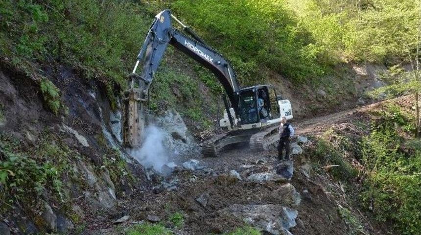 Karakiraz Mahallesi&rsquo;nde Yol &Ccedil;alışması