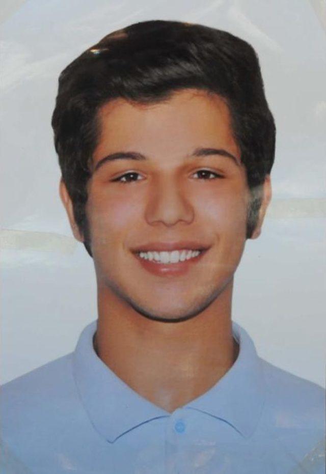 İspanya&rsquo;Da Boğulan Işitme Engelli Şakir, Toprağa Verildi 3